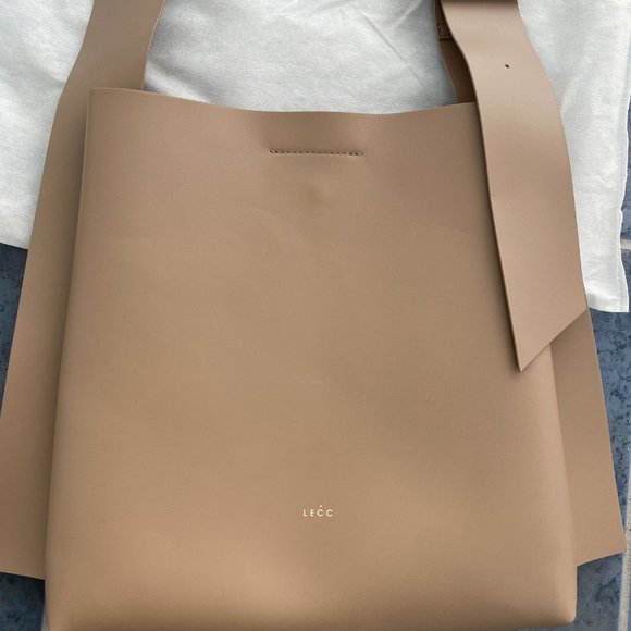 COPY - Lecc Project ARC Small Bucket bag - Picture 3 of 7